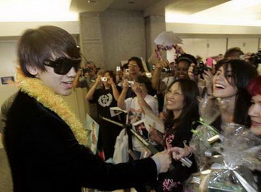 Bi Rain bi fan nu ‘uy hiep’ hinh anh