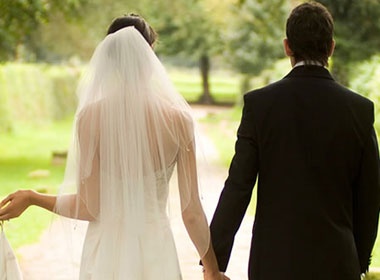 Ket hon ao 'sot' tro lai hinh anh