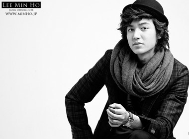 Lee Min Ho dang yeu trong quang cao sua hinh anh