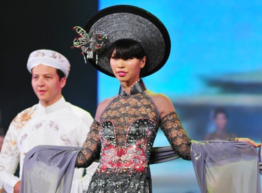 Sieu mau Ha Anh noi bat giua rung chan dai hinh anh