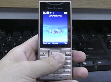 Sony Ericsson Elm da tai, than thien hinh anh