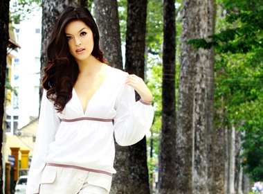Isabelle Du lang du cung 'Nang ha vang' hinh anh