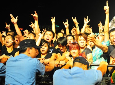 'Bao RockStorm' thieu dot khan gia Sai thanh hinh anh