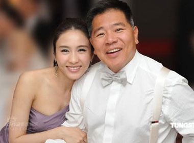 Le Tu xuat ngoai sinh con hinh anh