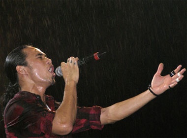 Pham Anh Khoa: 'deo mat na la su xuc pham chinh minh!' hinh anh