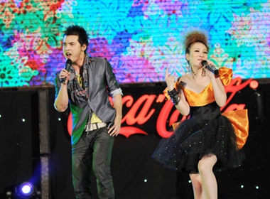 Ung Hoang Phuc bat ngo sanh doi cung Yen Nhi hinh anh