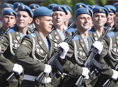 Anh Nga dieu binh ky niem ngay chien thang Phat xit hinh anh