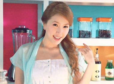 Bao Thy 'tai xuat' voi hinh anh moi hinh anh