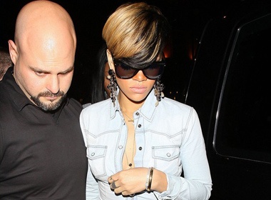 Rihanna tiec tung thau dem hinh anh