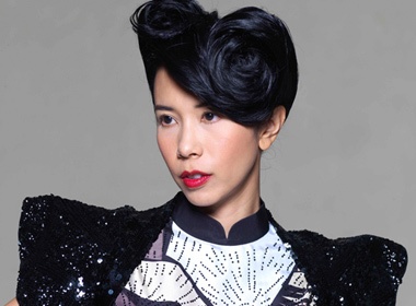 Mac Van Uy vao vai me Ly Tieu Long hinh anh