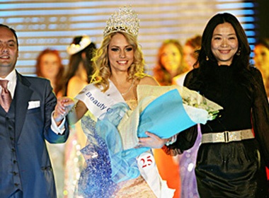 Thanh Truc ve khong tu Hoa hau sac dep the gioi hinh anh