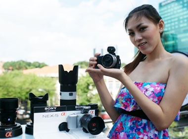May anh DSLR nho nhe nhat cua Sony den Viet Nam hinh anh