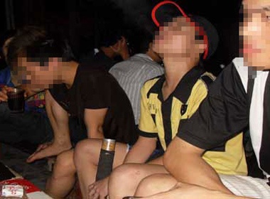 Soc voi teen vua hut thuoc lao vua... noi xau thay co hinh anh