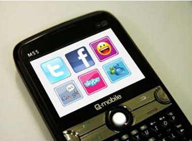 Vi vu luot web cung Q-mobile M55 hinh anh