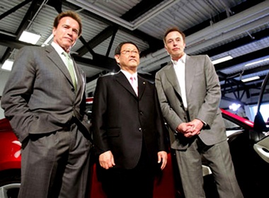 Toyota hop tac san xuat xe dien voi Tesla hinh anh