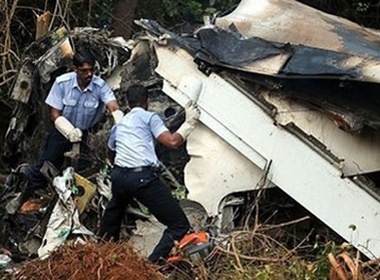 An Do tim thay hop den cua may bay gap nan hinh anh