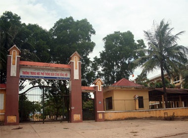 Giao vien truong ban cong kho vi… tang luong hinh anh