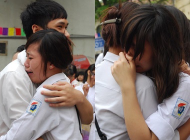 Hoc tro 12 chia tay trong nuoc mat hinh anh