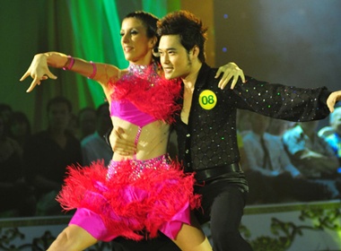 Quang Vinh roi 'Buoc nhay hoan vu' hinh anh