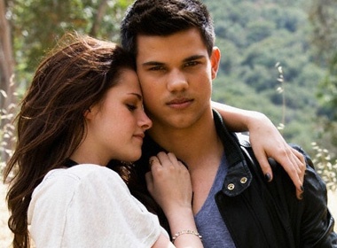Taylor Lautner tiet lo canh ngu chung voi Kristen Stewart hinh anh