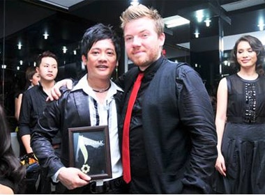 Gap go nguoi dan ong tao ra nhung mai toc dep nhat hinh anh