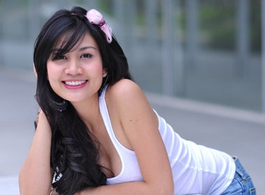 Loc Uyen khoe vong 1 goi cam hinh anh