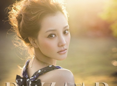 Ly Tieu Lo khoe suc thanh xuan hinh anh