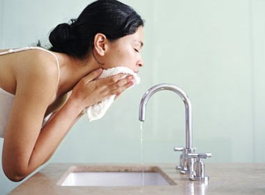 Cham soc da ban dem hinh anh