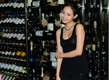 Minh Hang duyen dang trong tiem ca phe cua Quang Dung hinh anh