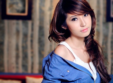 Khong Tu Quynh co ba chang theo duoi? hinh anh