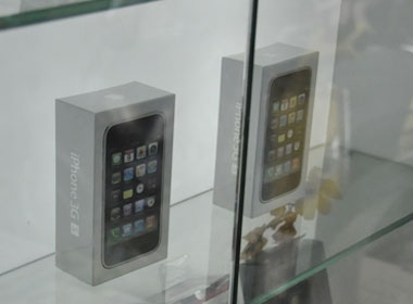 Thi truong iPhone xach tay tram lang cho 'bom tan' cua Apple hinh anh