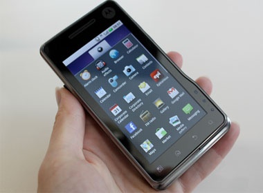 'De' Android dau tien co den flash Xenon hinh anh