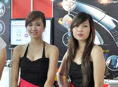'Chan dai' khoe sac tai trien lam Vietnam AutoExpo 2010 hinh anh
