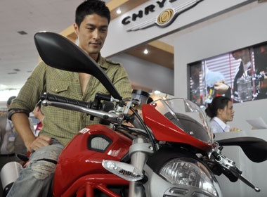 Johnny Tri Nguyen sam moto 'khung' Ducati hinh anh