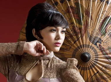 Alex Tran: 'Hoa hau co the doi doi nho vuong mien' hinh anh