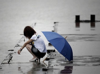 Tuyet vong vi bi lay HIV tu chinh bo de hinh anh