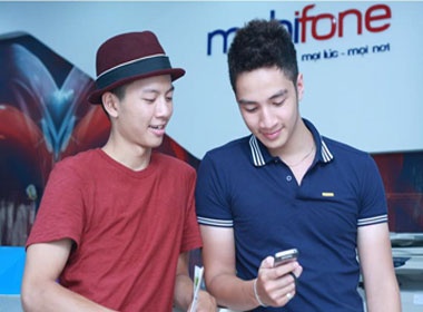 Hotboy thich thu xem bong da bang 3G MobiFone hinh anh