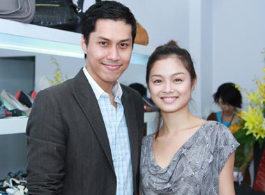 Tuyet Ngoc xinh tuoi ben chang trai la hinh anh