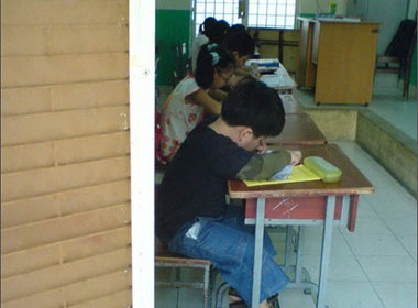 'Bi' luyen chu dep, tre so di hoc hinh anh