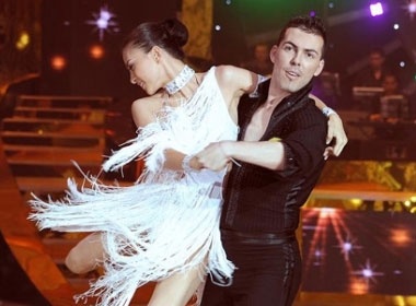 Buoc nhay hoan vu: Lai 'on ao' vi giam khao hinh anh