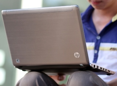 HP Pavilion dm3 tien dung voi khe cam SIM 3G hinh anh