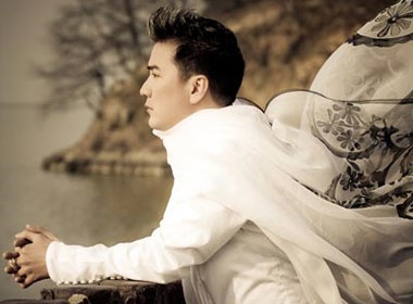 Dam Vinh Hung 'bang qua' thoi soc noi hinh anh