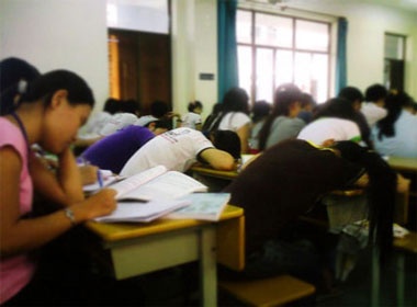 Khi thi cu tro thanh ganh nang hinh anh