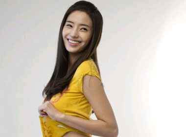 Han Chae Young chuan bi 'tan cong' Hollywood hinh anh