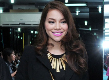 Ho Ngoc Ha: 'Tinh mau tu giup vuot qua ap luc du luan' hinh anh