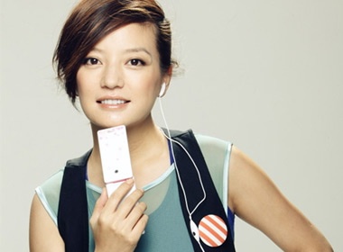 Trieu Vy tuoi tan trong quang cao moi hinh anh