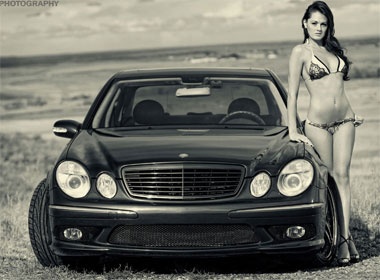 Mercedes-Benz E55 AMG 'do' do nong cung nguoi dep hinh anh