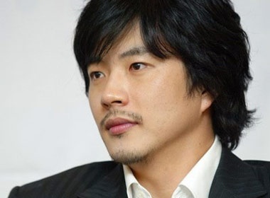 Kwon Sang Woo gay tai nan roi bo tron hinh anh