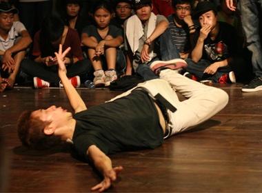 Vu dieu khieu khich cua cac chang trai hiphop hinh anh