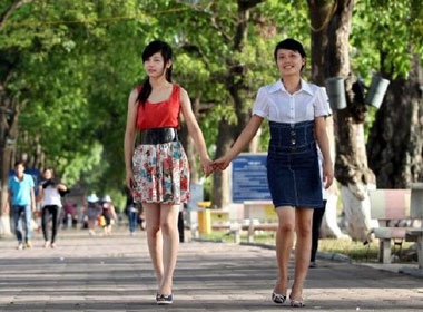 Sinh vien kiem them bang nghe 'nguoi mau online' hinh anh